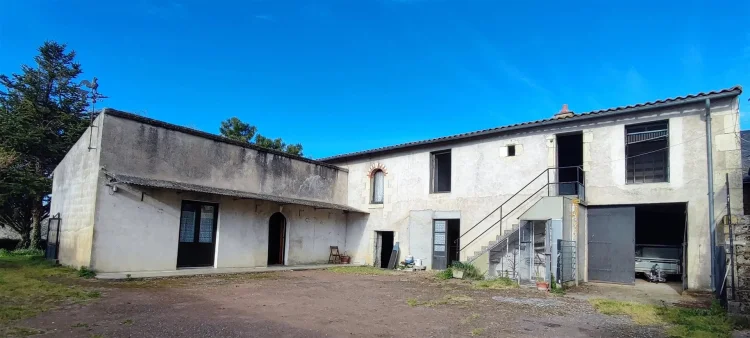Charming 3-Bedroom House in Mouterre-Silly photo 3