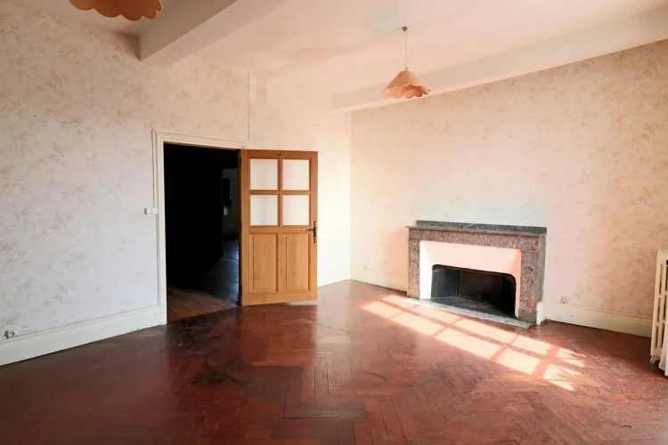 Flat which could be Divided into Three Appartments