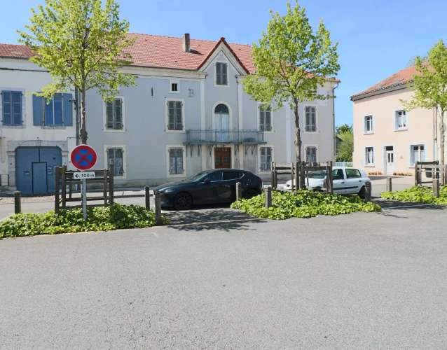 Large Character House of Approximately 580m² with 7 Bedrooms