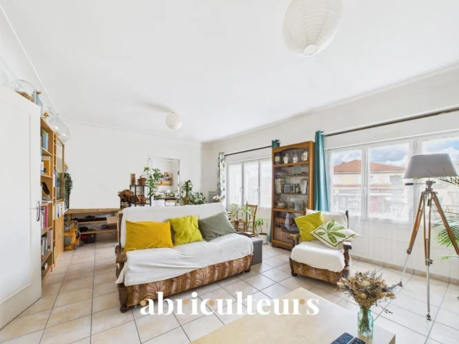 Spacious Apartment-House of 90 m² for Sale in Pont Saint Martin Town Center (44860) photo 3