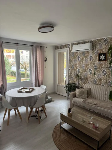 Avignon Very Nice Renovated 2-Bedroom Apartment with Private Parking