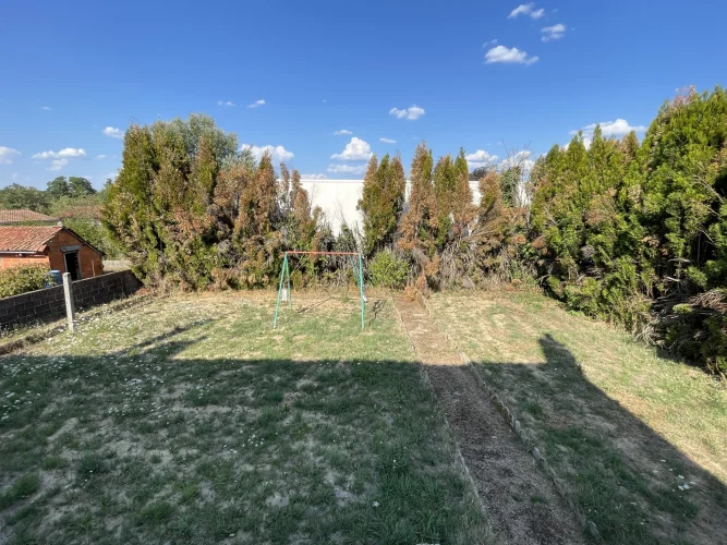 Townhouse to Renovate: Garden, Garage and Great Potential photo 5