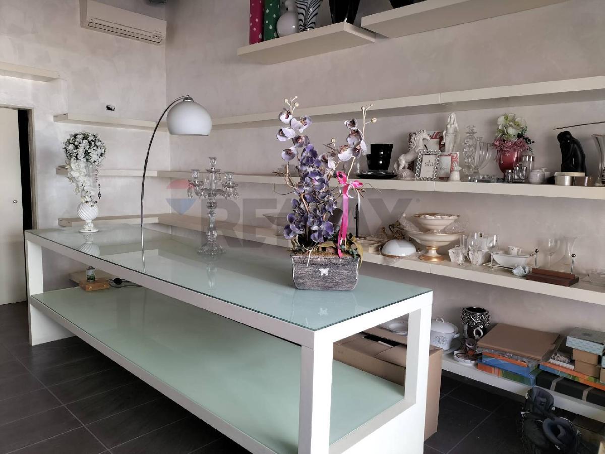 Commercial property, 40 m² Comiso, Ragusa (province)