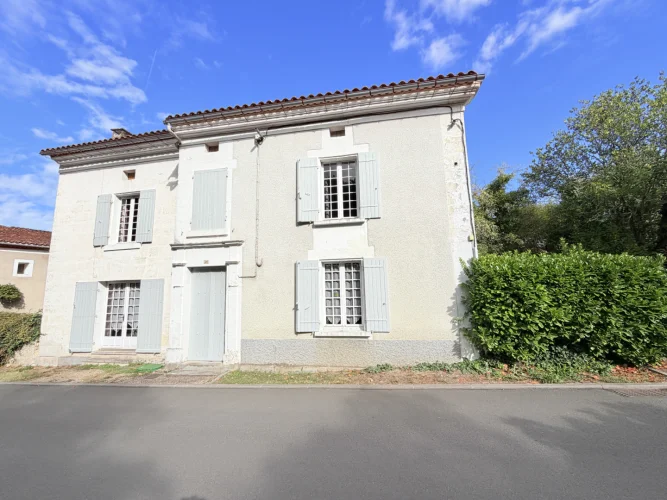 Three-Bedroom Village House with Garage and Garden – Near Chalais