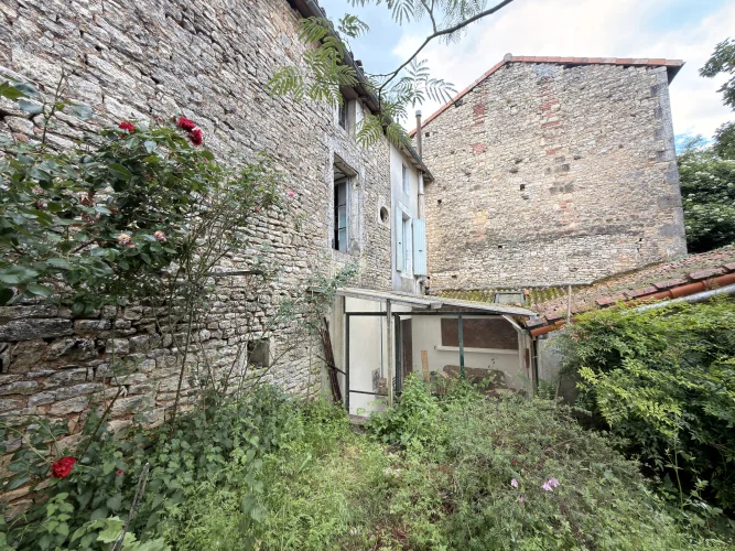 Charming 4-Bedroom Townhouse in the Heart of Ruffec photo 2