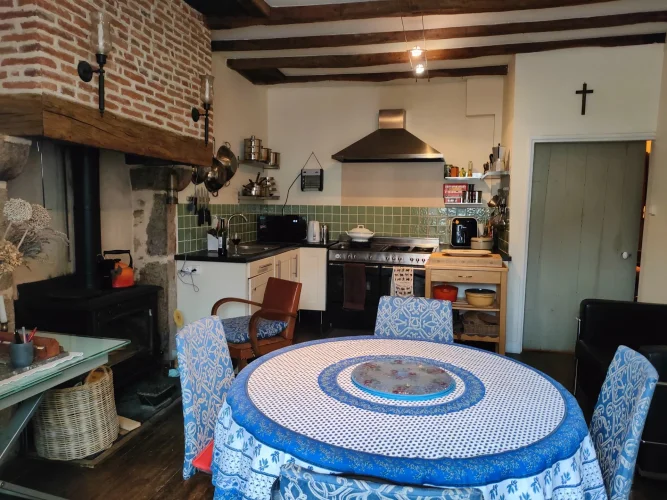 Cosy 3-Bed Village House with Private Garden and Views, Saint-Laurent-Sur-Gorre photo 5