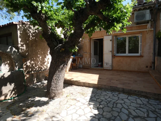 Ground-Level Apartment on 234 m² of Land with Garage and Cellar in Le Thoronet photo 2