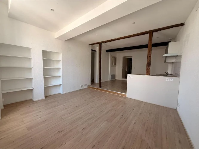 Bright T3 Apartment of 73 m² - Ideally Located Near Shops - 115,000 € photo 2