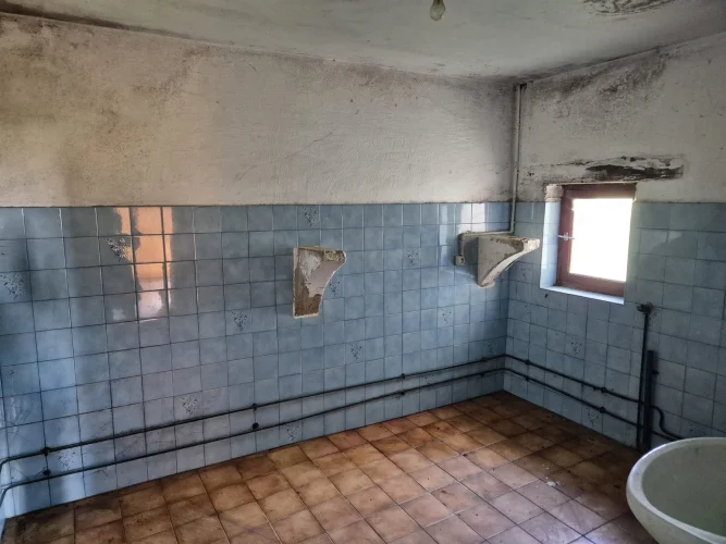 Stone House of 152 m², to Renovate, with Outbuildings and Garden! photo 5