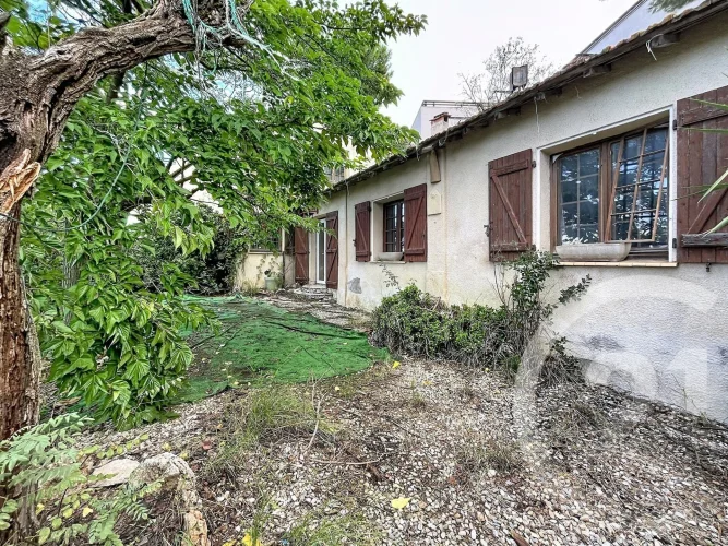 Béziers House in Need of Total Renovation Commanding View of the Orb Valley Great Potential. For