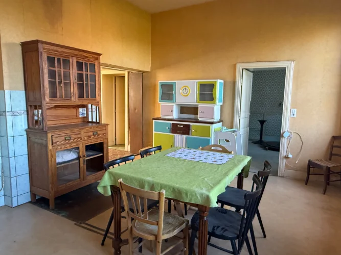 Auv 1217: Large Renovation Project: 920m² Building on 8450m² photo 5
