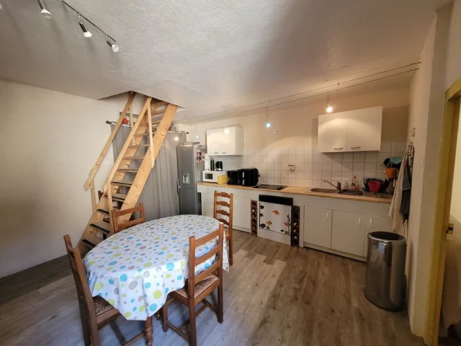 A Quiet Village House with 75 M2 of Living Space, Close to all Amenities. photo 5