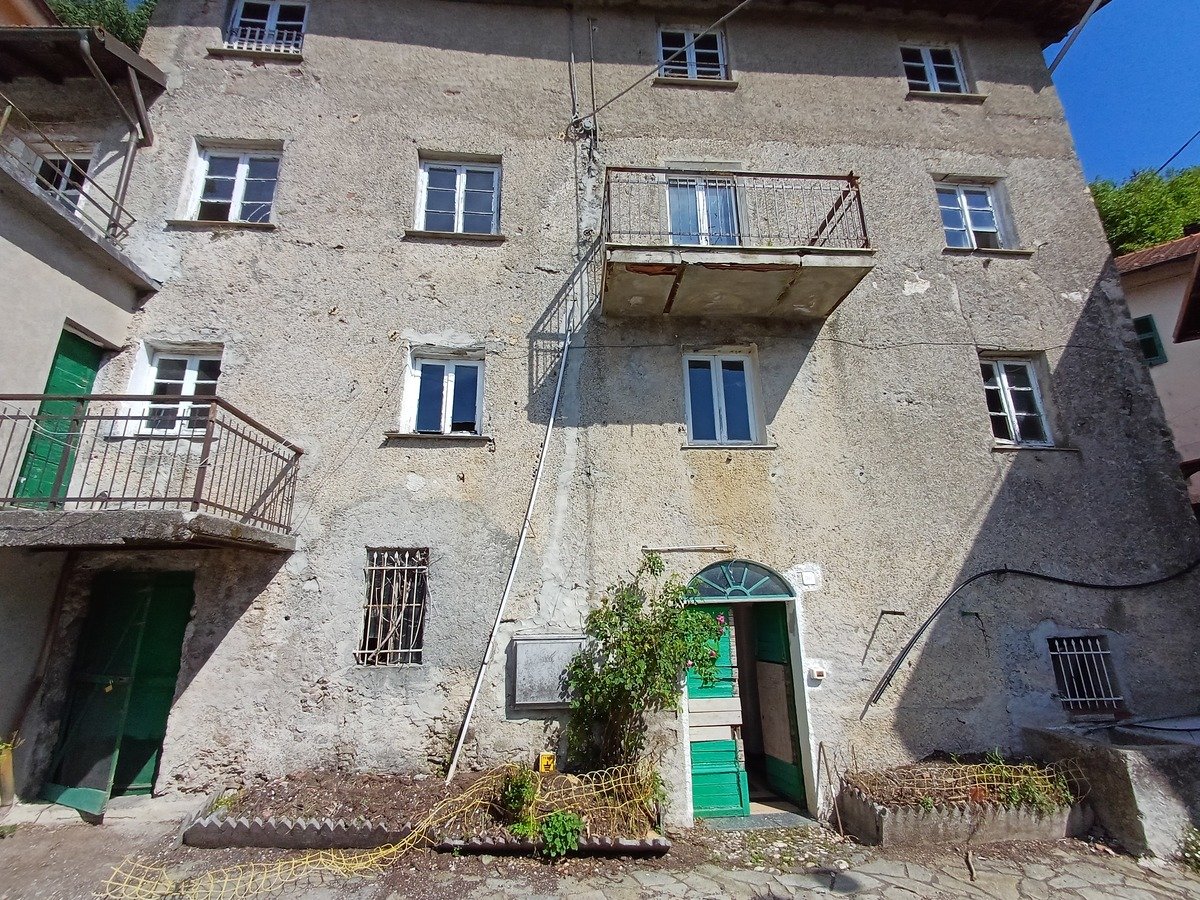 6 bedrooms detached house, 380 m² Savignone, Genoa (province)