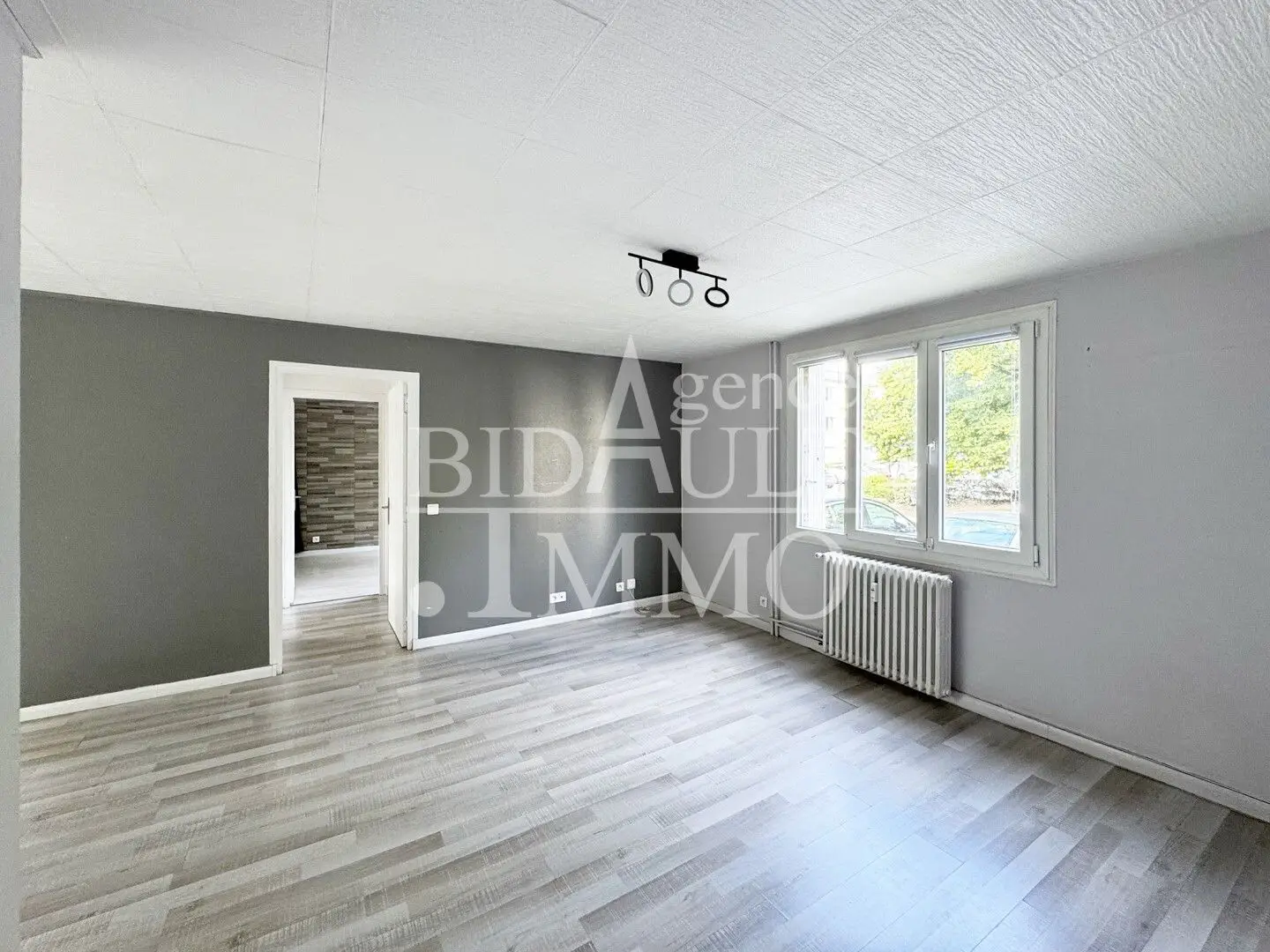 Apartment for sale in La Celle Saint Cloud — 2 bedrooms, 70 m²