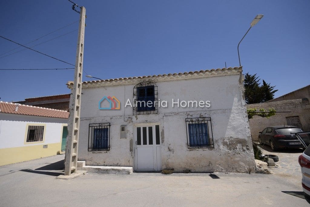 Townhouse for sale in Oria, Almería