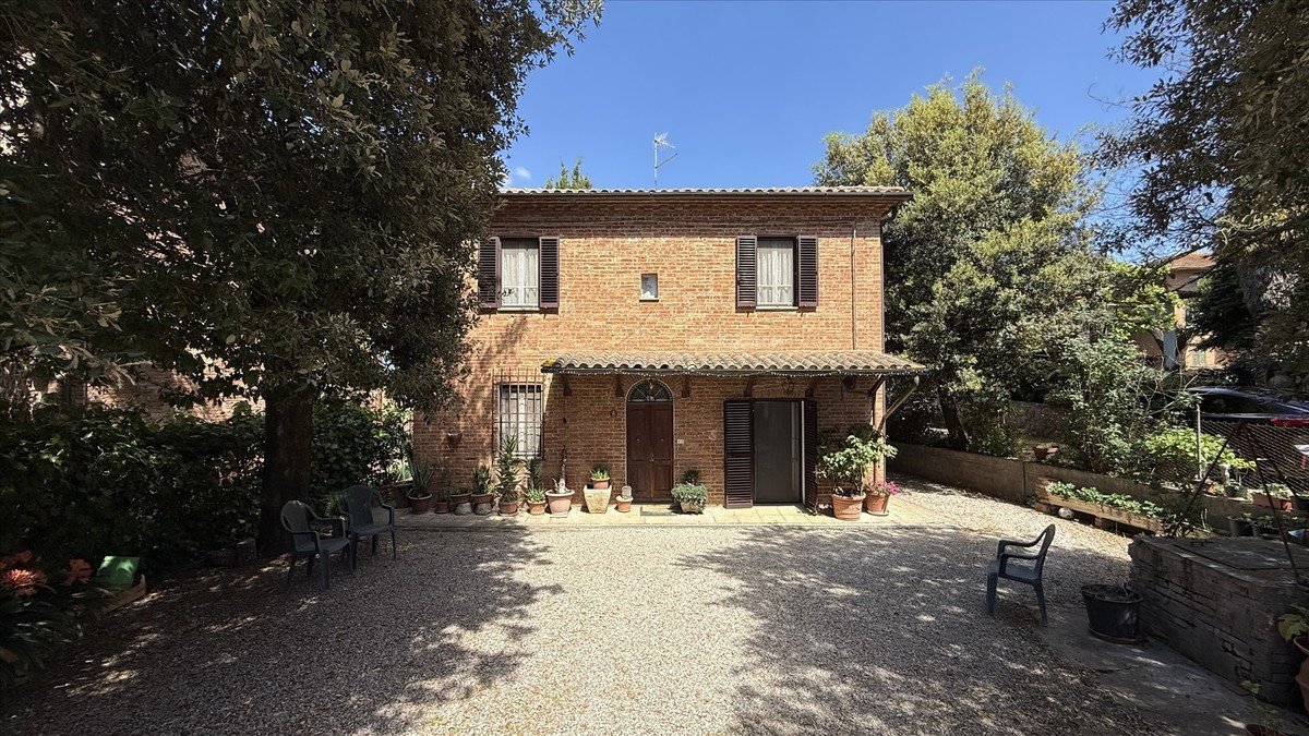 3 bedrooms farmhouse, 140 m² Castiglione del Lago, Perugia (province) Lake Trasimeno photo 3