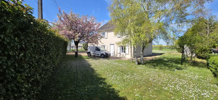 For Sale: House of 115 m² of Living Space in the Town of Beaum photo 2