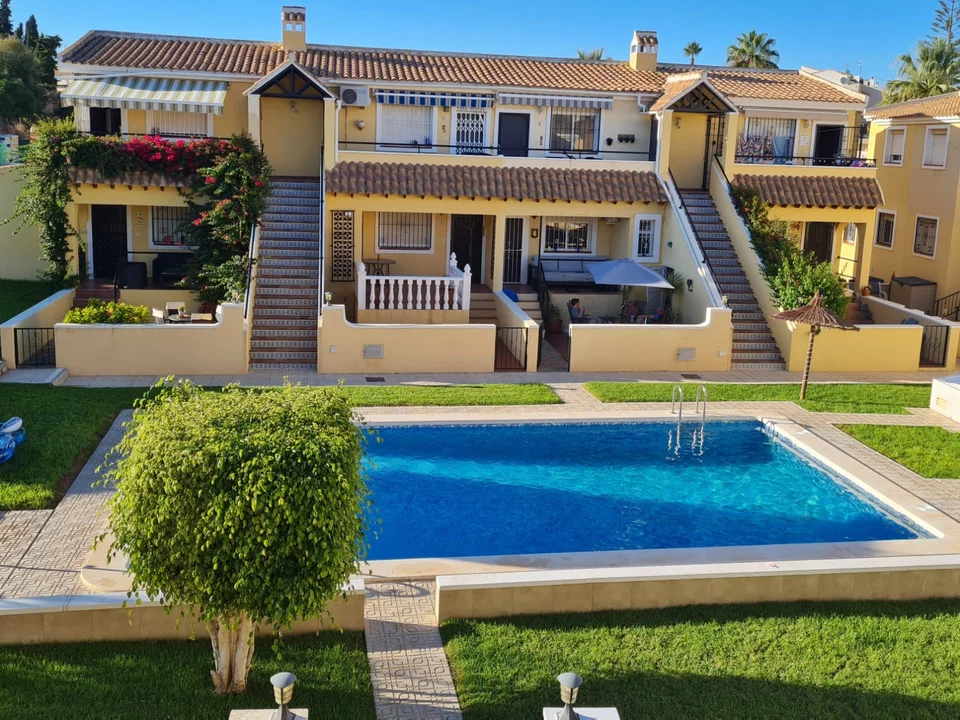 Penthouse in Villamartin, Alicante province