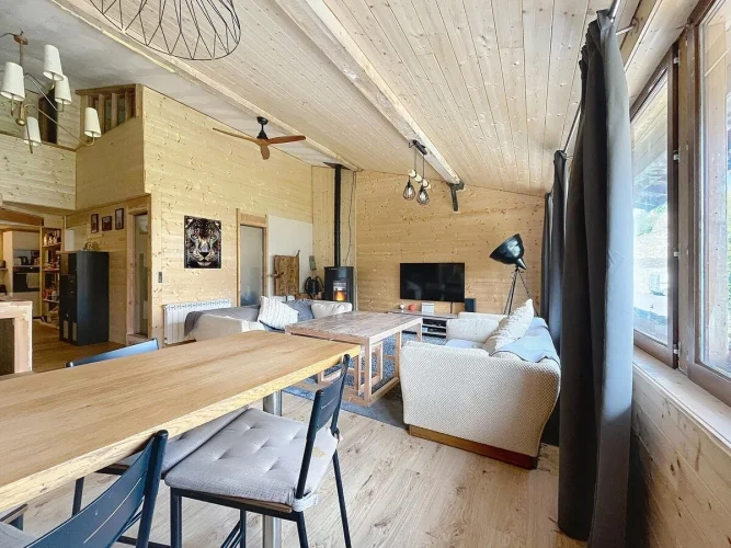 F4 House photo 4