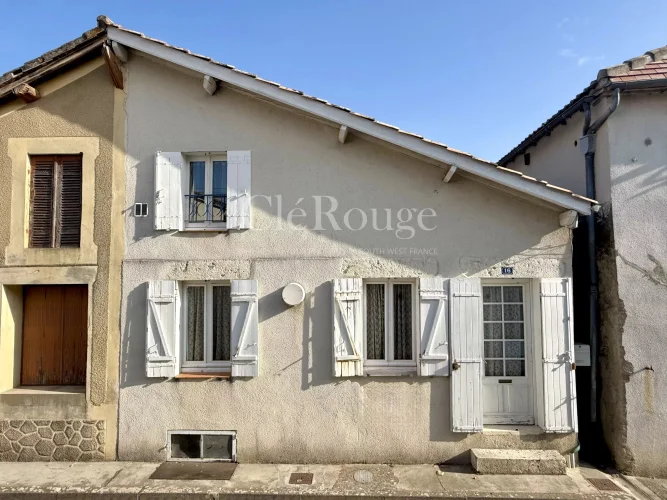 Between Duras and Eymet – Village House Within Walking Distance of Amenities