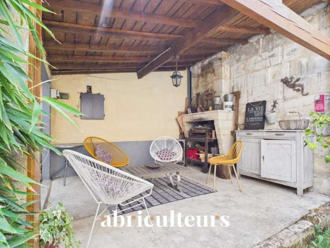 Townhouse of 90 m² with Courtyard for Sale in Saintes (17100) photo 5