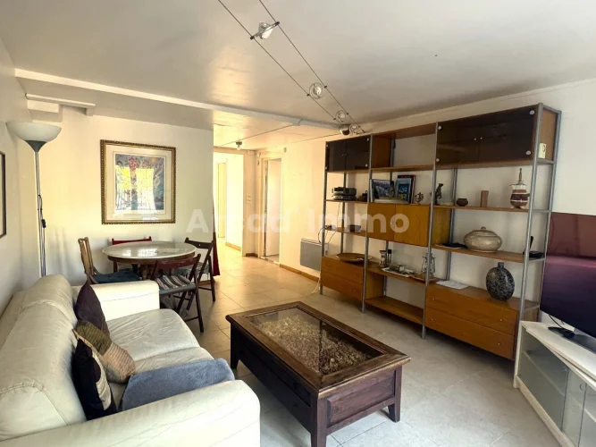Charming House, Two Bedrooms, a Small Garden and a Garage. photo 4