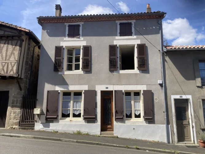 Spacious Town Centre House with Garden