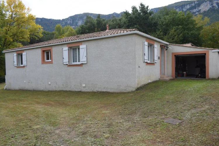 Villa Close to Town Quiet Location Ready to Move in. photo 2