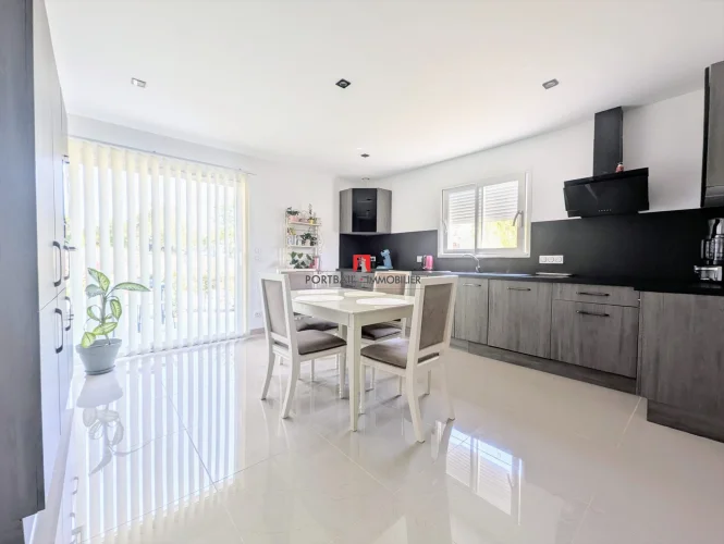 House with 3 Bedrooms, Garden, Garage photo 4