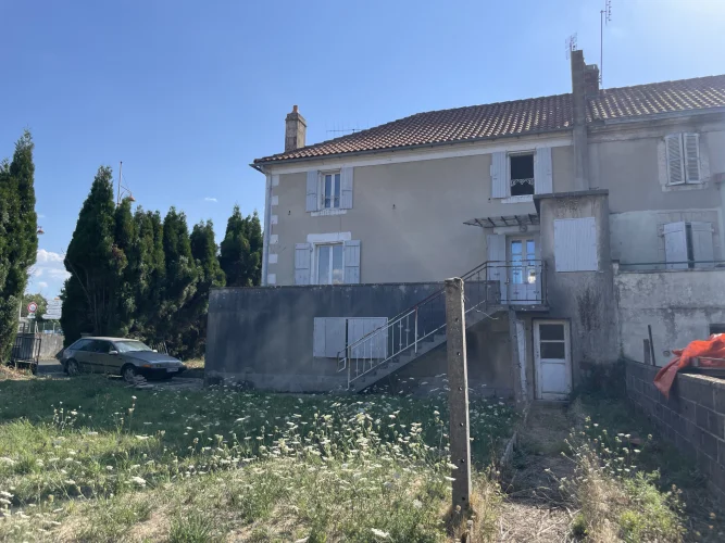 Townhouse to Renovate: Garden, Garage and Great Potential photo 3