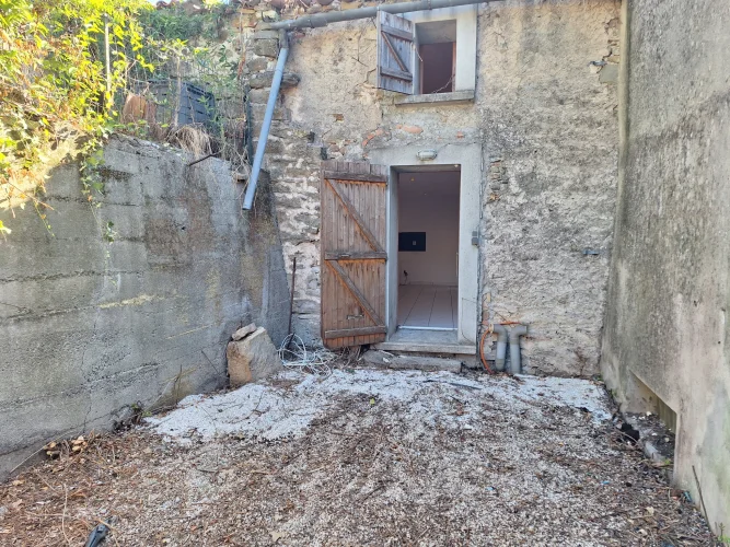 Village House with Courtyard photo 3