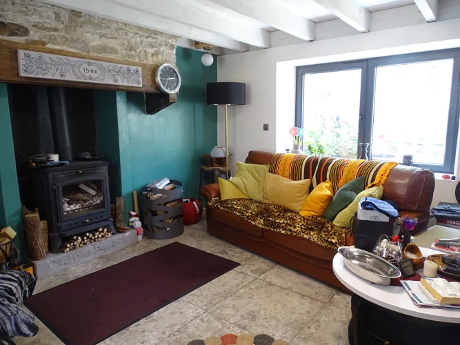 Finistère. Character Village Property with Renovation Potential in the Heart of Collorec photo 2