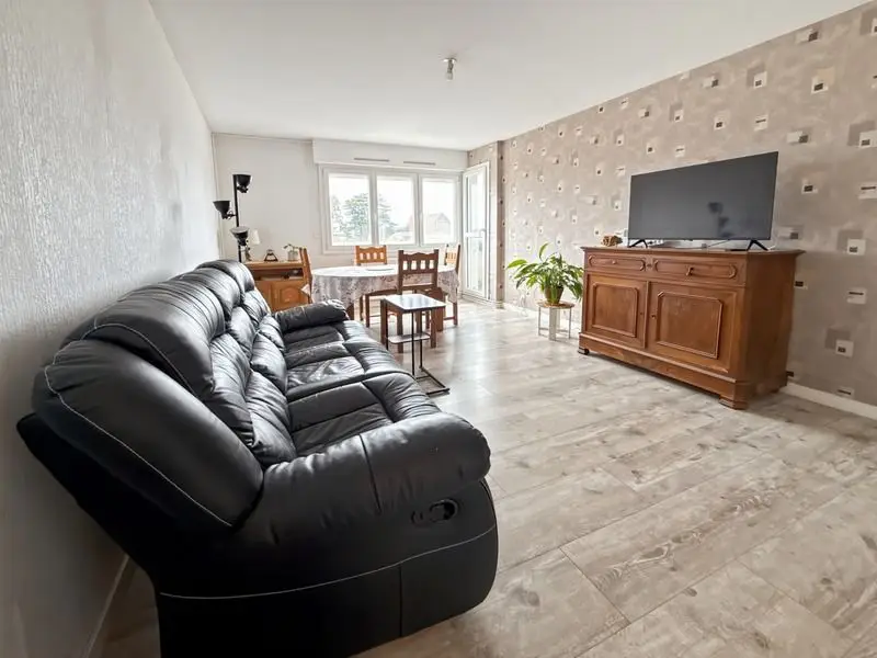 Apartment for sale in Chatellerault — 2 bedrooms, 63 m² photo 4