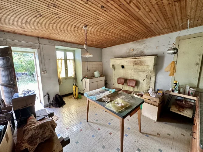 Renovation Project with Large Barn, Garage and Garden Near Saint-Claud photo 3