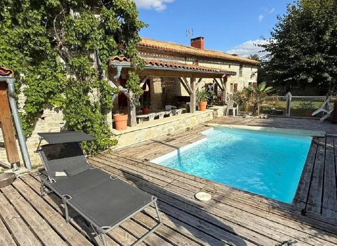 4 Bed House for Sale in Sauzé-Vaussais photo 2