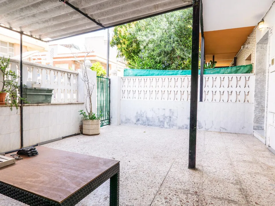 MARKET REAL ESTATE photo 4