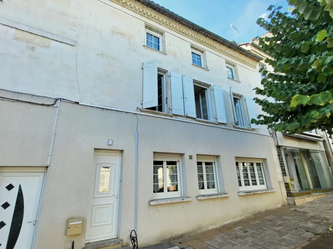 Handsome 4-Bedroomed Town House in the Heart of Jarnac