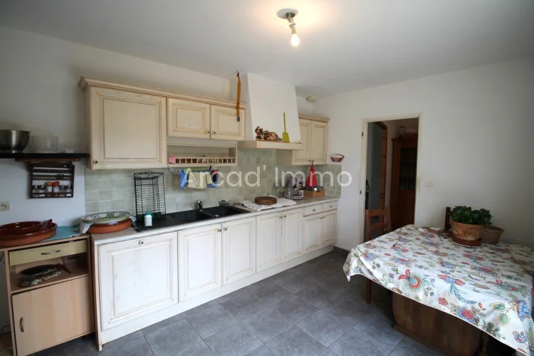 Contemporary Single-Storey House, 4 Bedrooms, Garage and Garden. photo 2