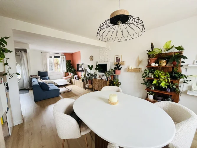 Beautiful 3-Bedroom Pavilion with an Office on a Basement photo 2
