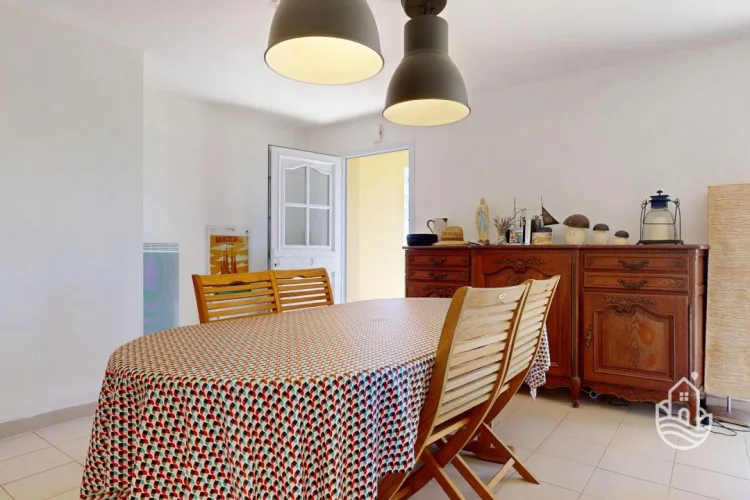 Delightful Bungalow with Garage Nestled in Lush Greenery, Saint-Cyprien photo 5