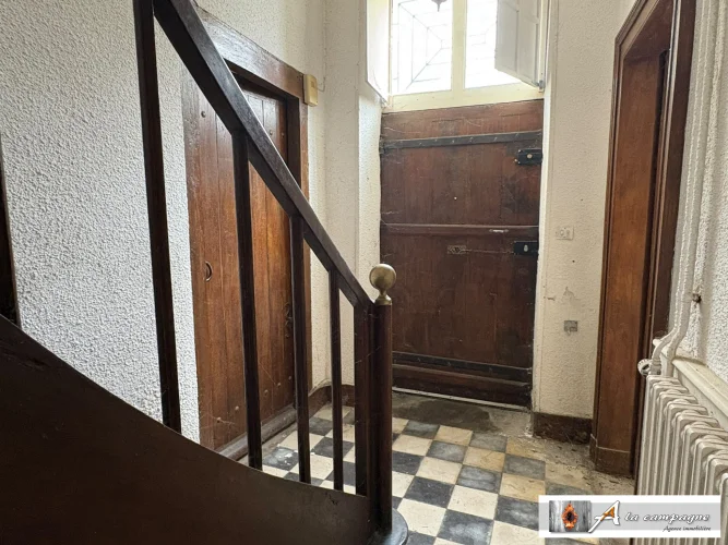 Large Building with Great Potential and a Separate Garden photo 2