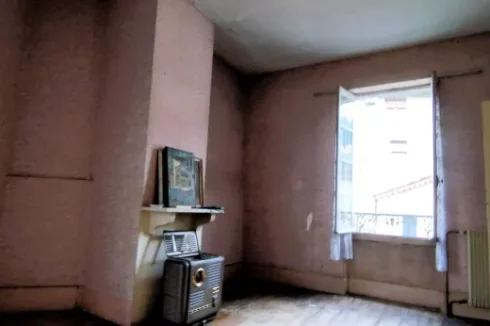 Charming Townhouse in Need of Renovation photo 5