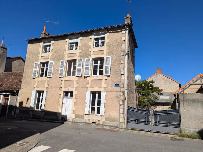 Large 4 Bedroom Townhouse in Prime Location in Montmorillon