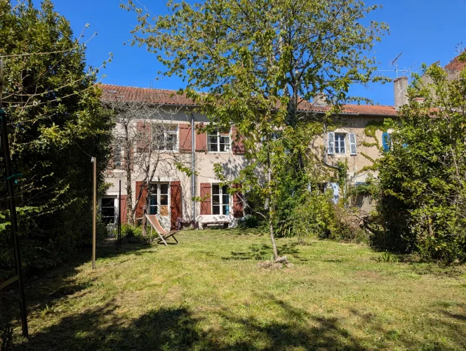 2 Character Properties in the Heart of Montmorillon photo 2