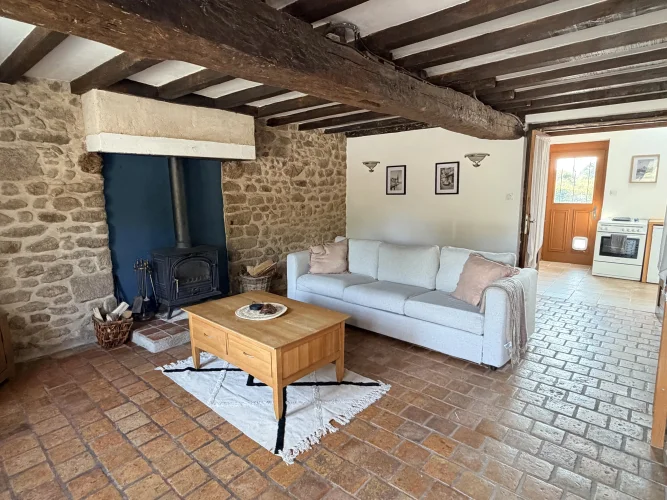 Charming Detached Two Bedroom Village House with Large Barn photo 4