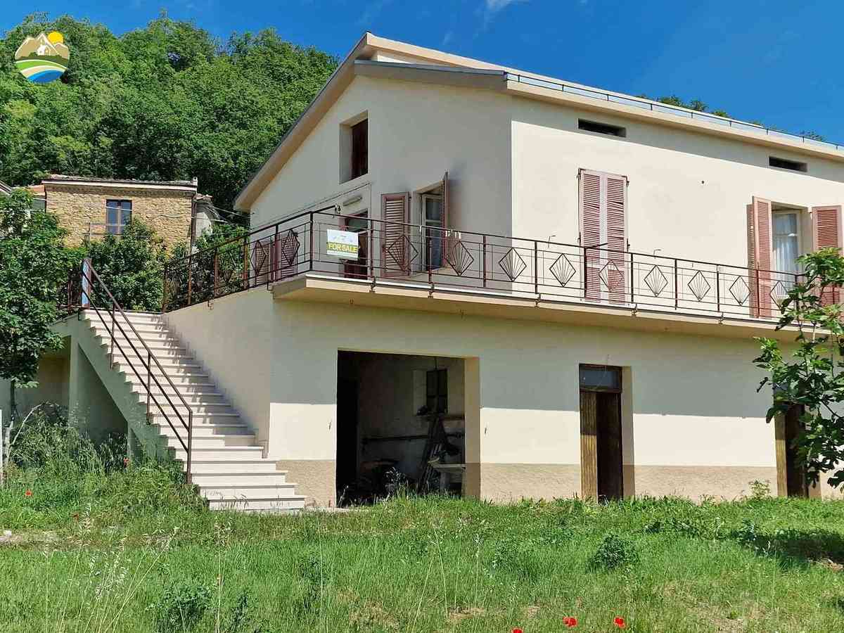 Property in Castel Castagna photo 2