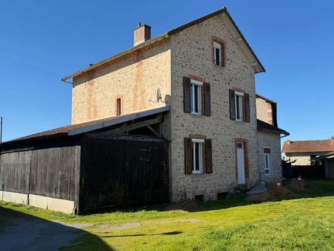 Haute Vienne - Imposing Stone Property - with Annexe and Large House. photo 2