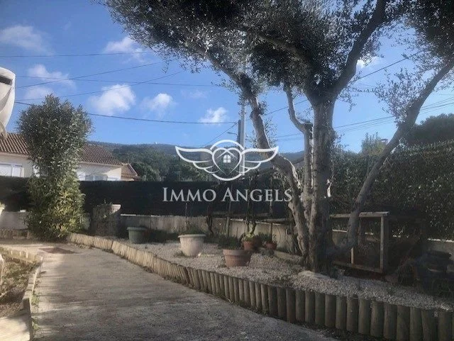 House 80 m², Single-Storey on 498 m² of Land