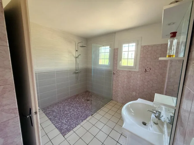 Saint-Savin 2-Bedroom House photo 5