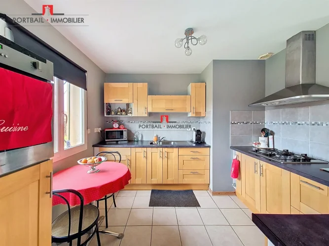 House for Sale in Ambarès-Et-Lagrave photo 3